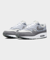 Nike Air Max 1 in Photon Dust + Smoke Grey