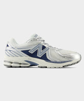 New Balance 860v2 in Arctic Grey