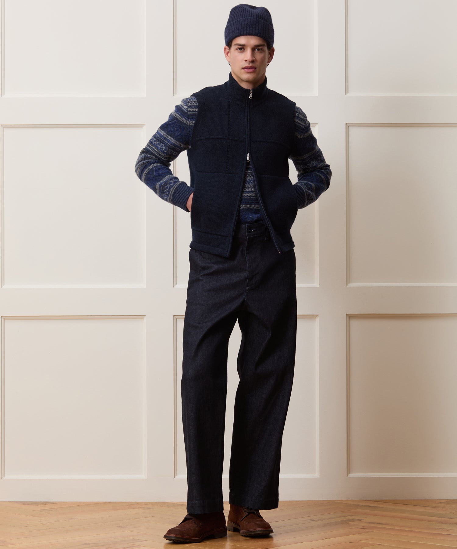 Inis Meáin Donegal Full Zip Vest in Navy