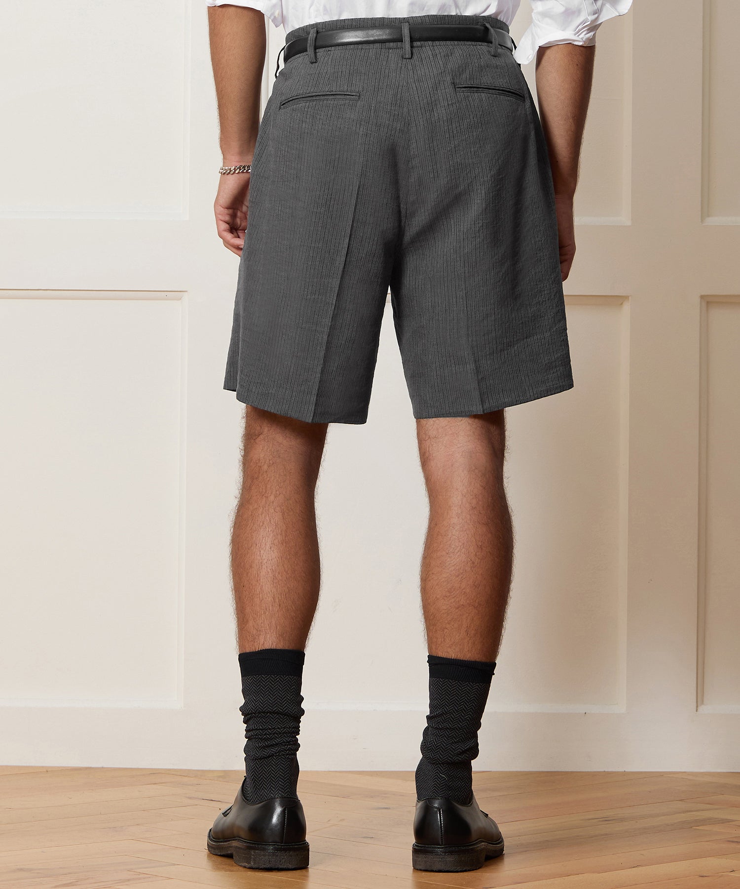 8" Striped Linen Hollywood Short