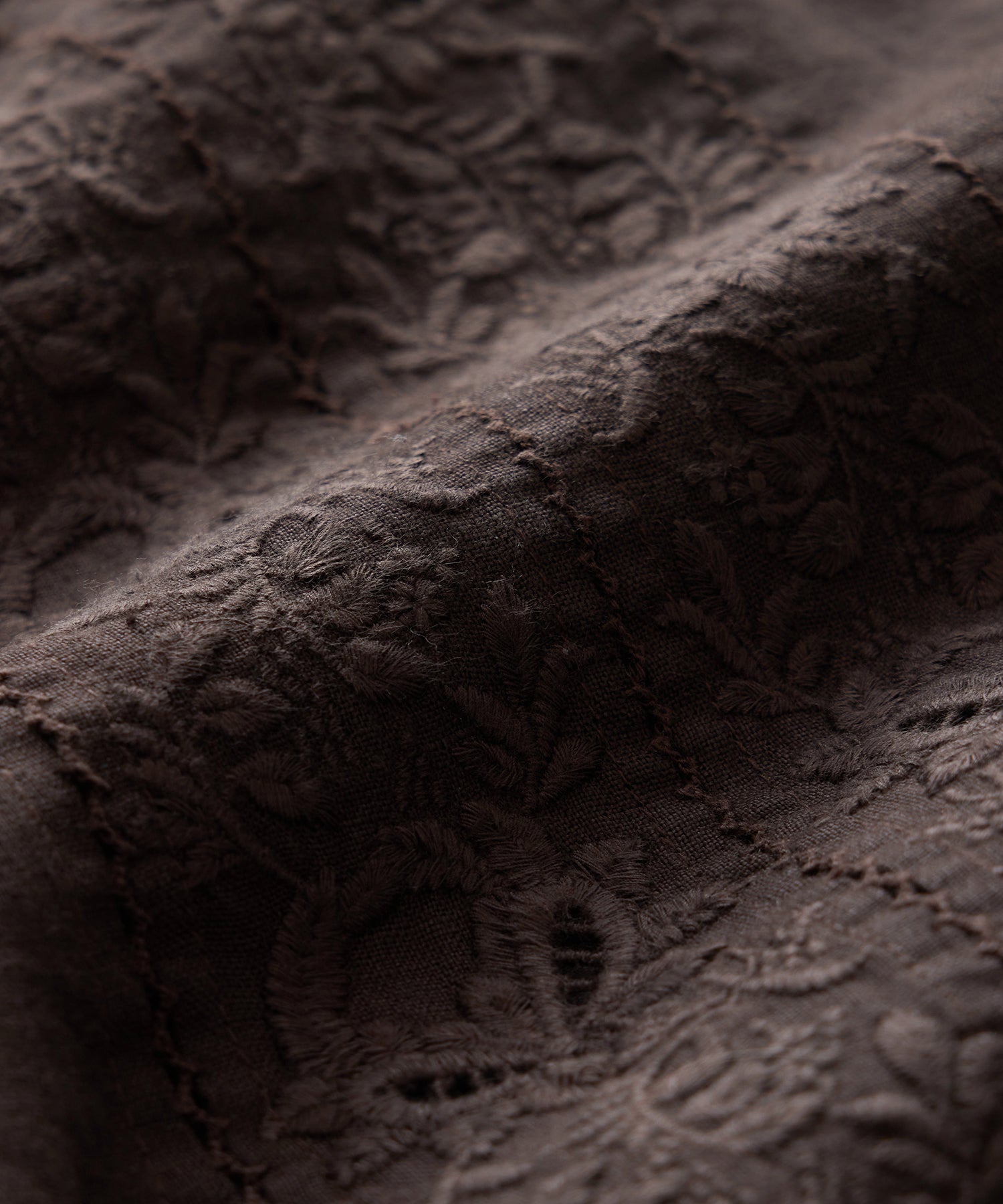 5" Embroidered Linen Beachcomber Short