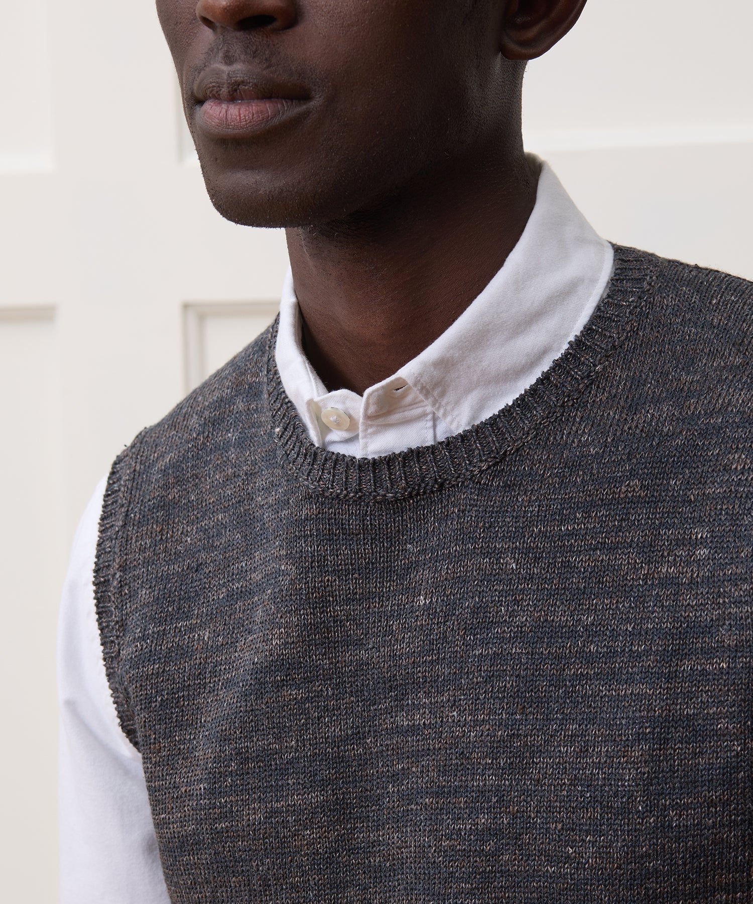 Inis Meáin Linen Crewneck Vest in Charcoal Marl
